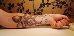 tatouage pieuvre avant bras