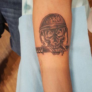 tatouage avant bras militaire
