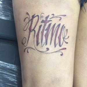 tatouage floral phrase