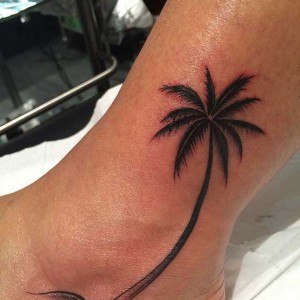 tatouage cheville palmier