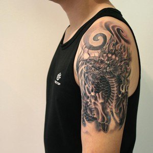 tatouage épaule chinois