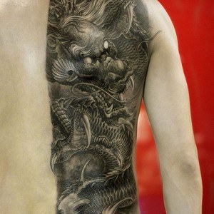 tatouage moitié dos chinois
