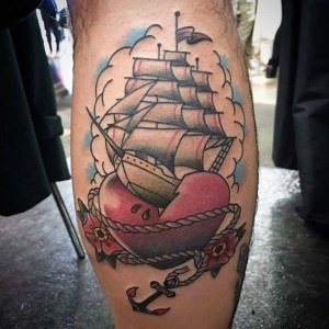 tatouage coeur bateau