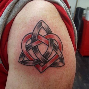 tatouage coeur celtique