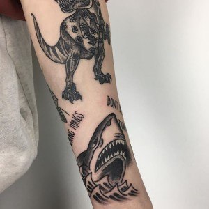 tatouage combat requin