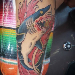 tatouage dent requin