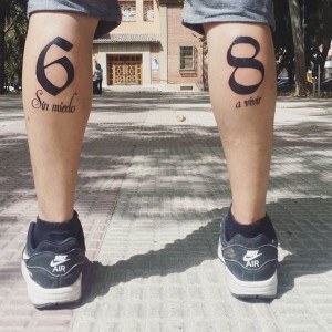 tatouage deux pieds chiffre