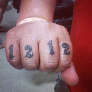 tatouage doigts simple