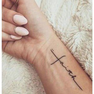 tatouage poignet écriture