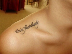 tatouage love écriture