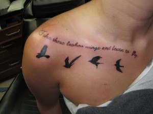 tatouage oiseau écriture