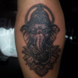 tatouage éléphant ethnique