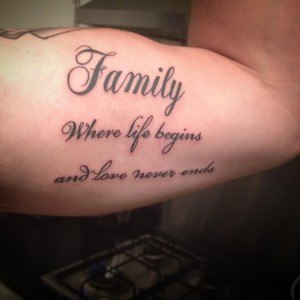 tatouage message famille