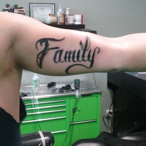 tatouage famille avant bras