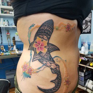 tatouage femme requin