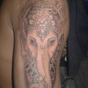 tatouage fin hindou