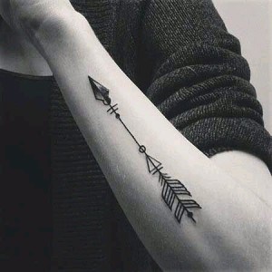 tatouage fleche simple