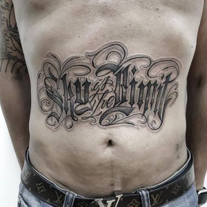 tatouage grande calligraphie