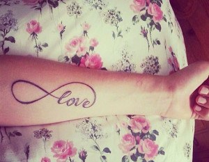 tatouage amour infini