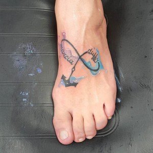 tatouage pieds infini