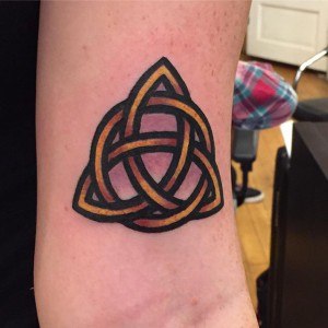 tatouage jaune celtique
