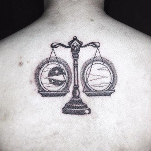 tatouage lune balance