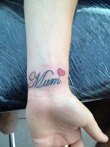 tatouage maman poignet