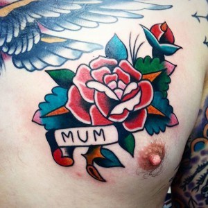tatouage poitrine maman