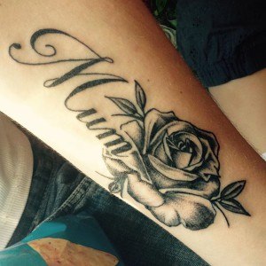 tatouage maman rose