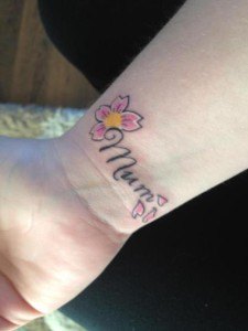 tatouage fleur maman