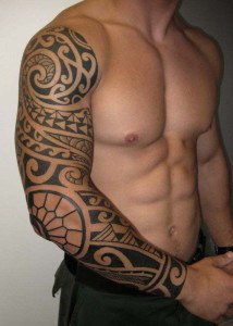 tatouage marquisien bras droit noir