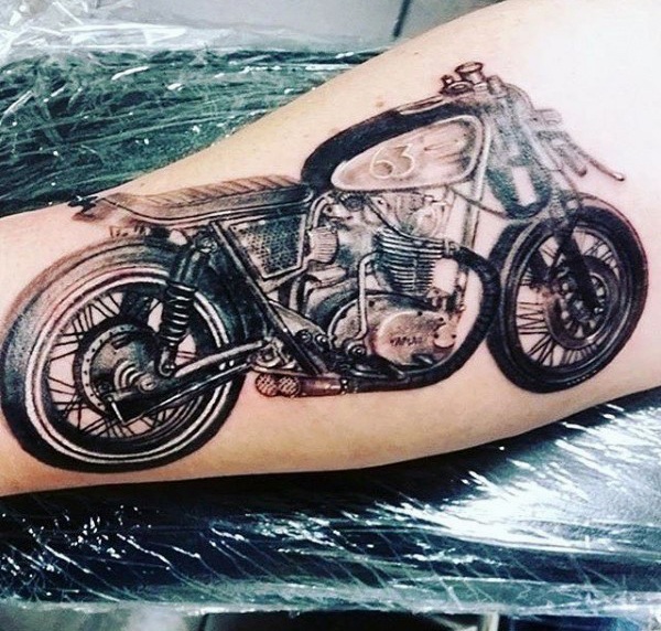 Exemples de tatouages moto.