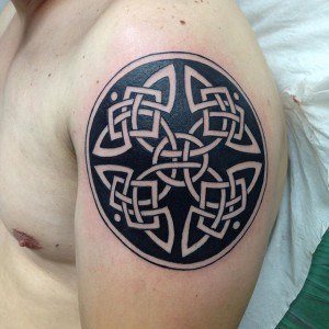 tatouage noir celtique