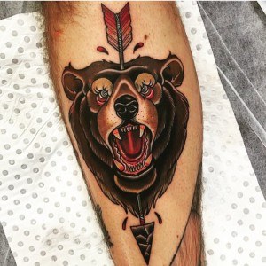 tatouage ours flêche