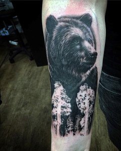 tatouage forêt ours
