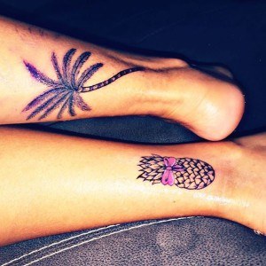 tatouage pied femme palmier