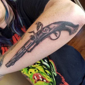 tatouage pistolet ancien