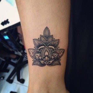 tatouage poignet ethnique
