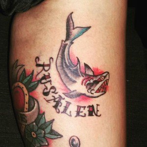 tatouage prénom requin