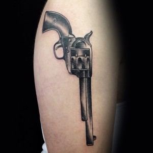 tatouage revolver pistolet