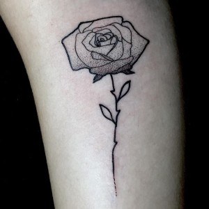tatouage rose fine