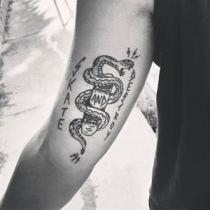 tatouage serpent simple