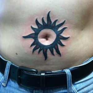 tatouage soleil nombril