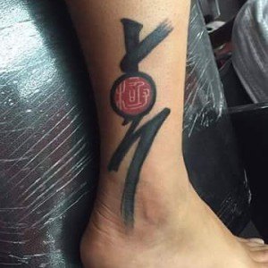 tatouage pied symbole