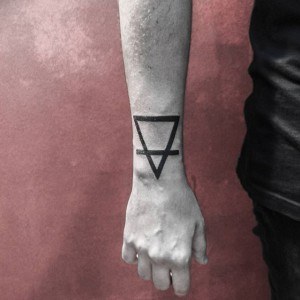 tatouage main symbole