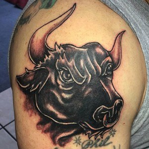 tatouage tête taureau