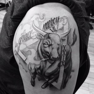 tatouage symbole taureau