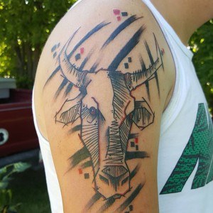 tatouage bras taureau