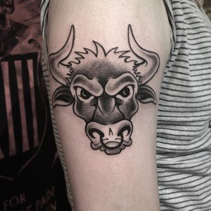 tatouage tête taureau