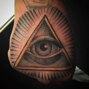 tatouage main triangle
